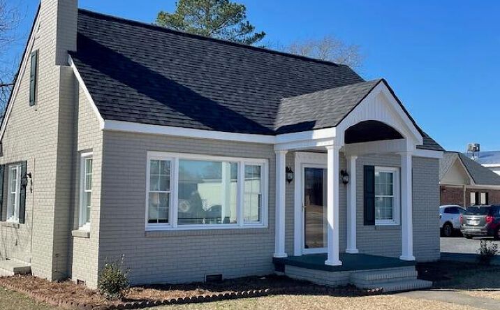 Pictures of Office, Retail property located at 1101 W Broad Steet, Elizabethtown, NC 28337 for sales - image #1