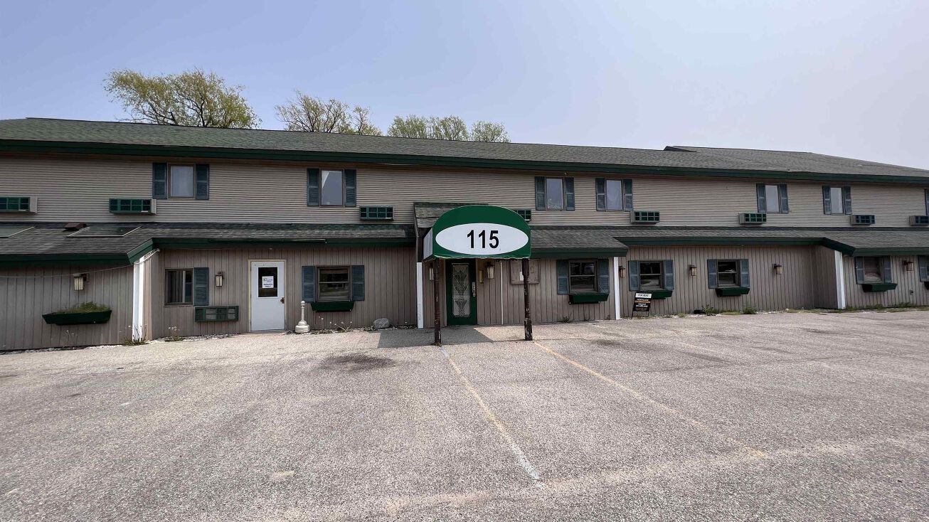 115 N Michigan Ave, Beulah, MI 49617