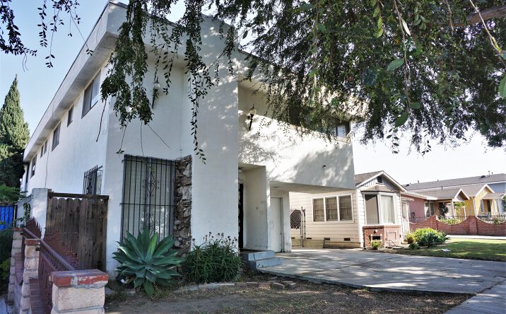 Pictures of Multifamily property located at 539 Hyde Park Pl, Inglewood, CA 90302 for comps - image #1
