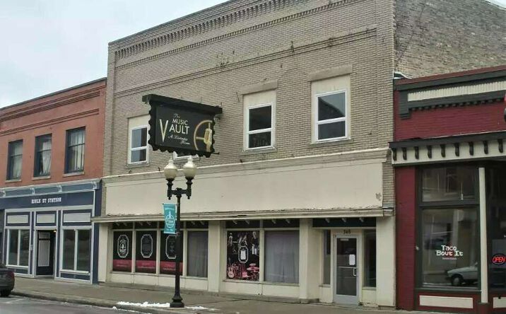 image of property at 348 RIVER ST Manistee MI 49660-2708