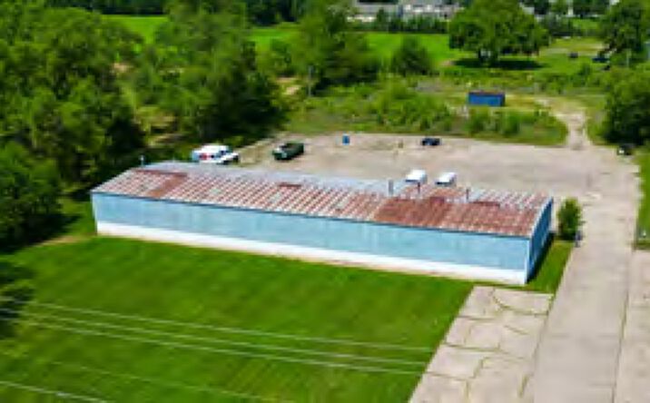 image of property at 100 LONE TREE RD Milford MI 48380-2410