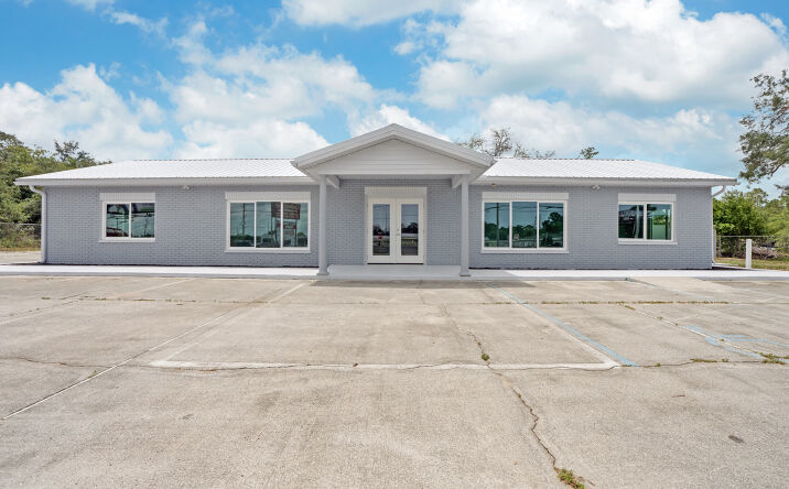 Pictures of Office property located at 3248 Commercial Way, Spring Hill, FL 34606 for sales - image #1