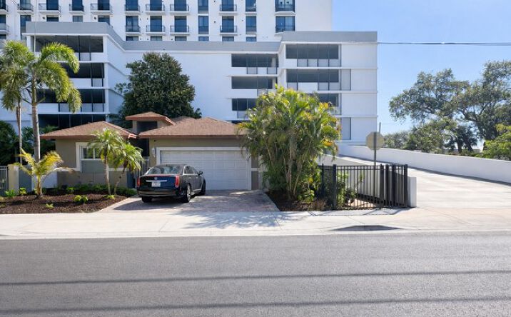 Pictures of Retail property located at 121 SW 1st Ct, Dania Beach, FL 33004 for sales - image #1