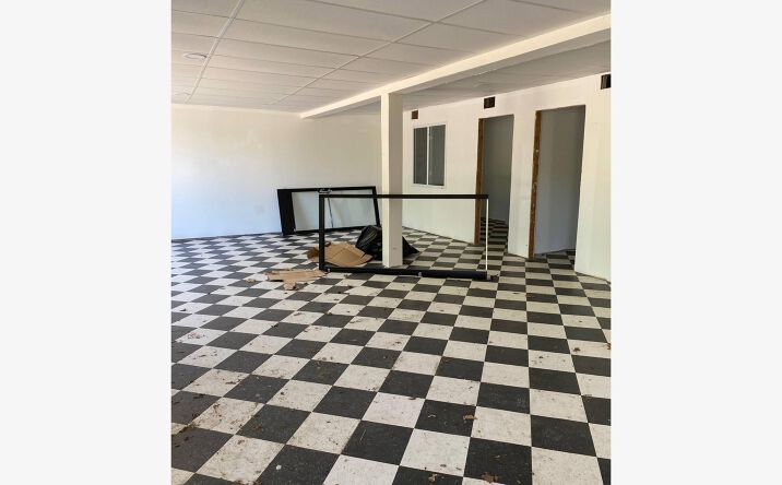 Pictures of Retail property located at 398 N Hook Rd, Pennsville Township, NJ 08070 for sales - image #1