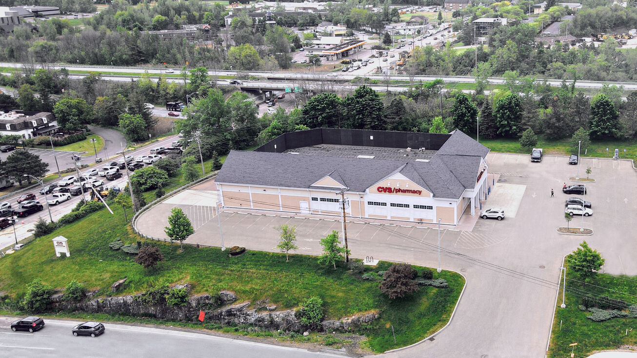 Pictures of Retail property located at 69 Mountain View Dr, Colchester, VT 05446 for sales - image #1