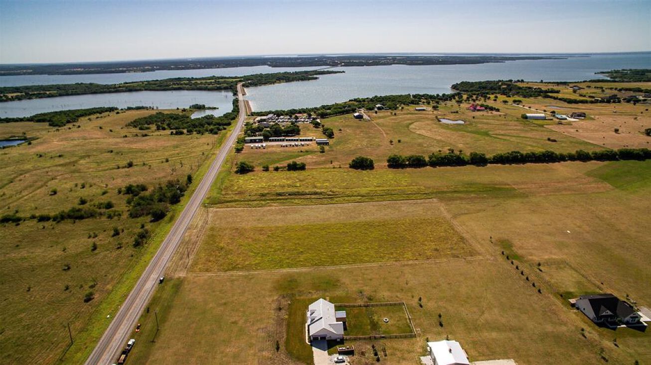 E Lone Oak Rd, Valley View, TX 76272