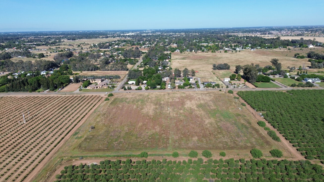 N Thompson Ave, Clovis, CA 93619