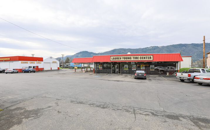 Pictures of Retail property located at 133 S Old Pacific Hwy, Myrtle Creek, OR 97457 for sales - image #1
