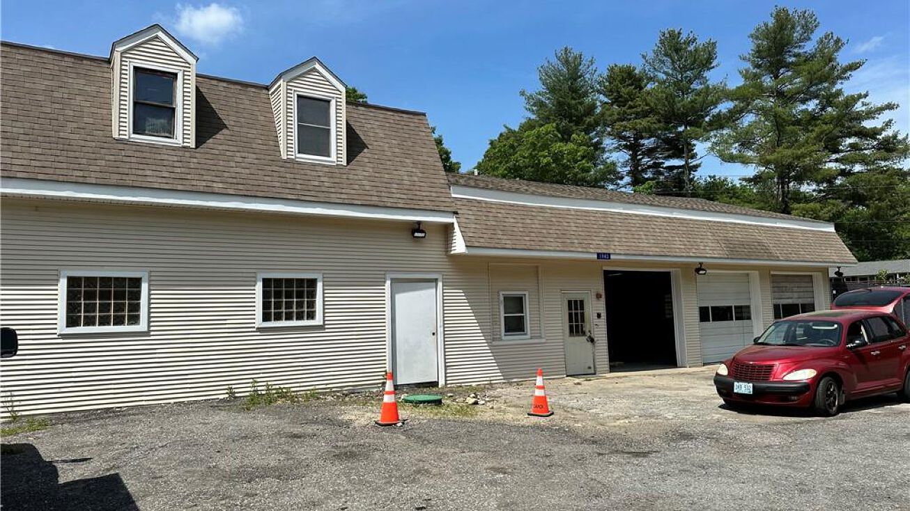 1943 Putnam Pike, Glocester, RI 02814