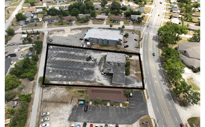 Pictures of Retail property located at 940 Deltona Blvd, Deltona, FL 32725 for sales - image #1