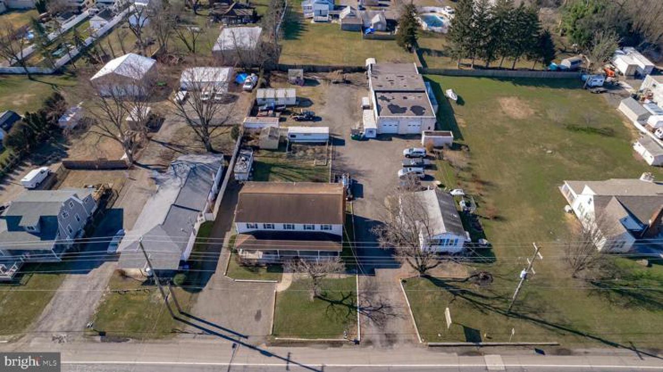 2317 Edgely Rd, Levittown, PA 19057