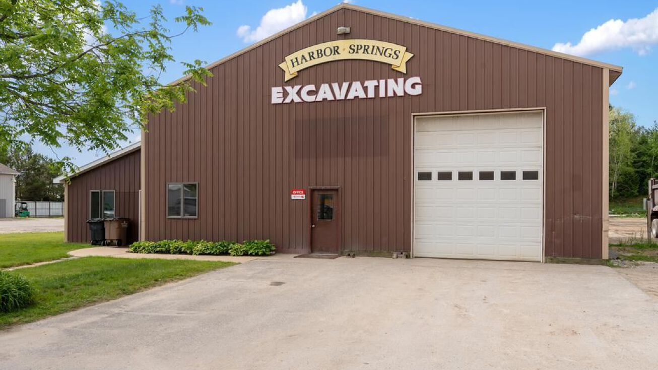 1084 Mcbride Drive, Harbor Springs, MI 49740