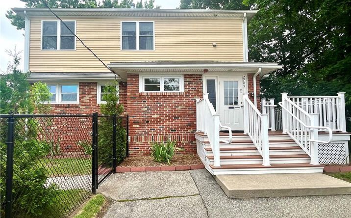 Pictures of Mixed Use, Office, Retail, Industrial property located at 2789 Post Road, Warwick, RI 02886 for sales - image #1