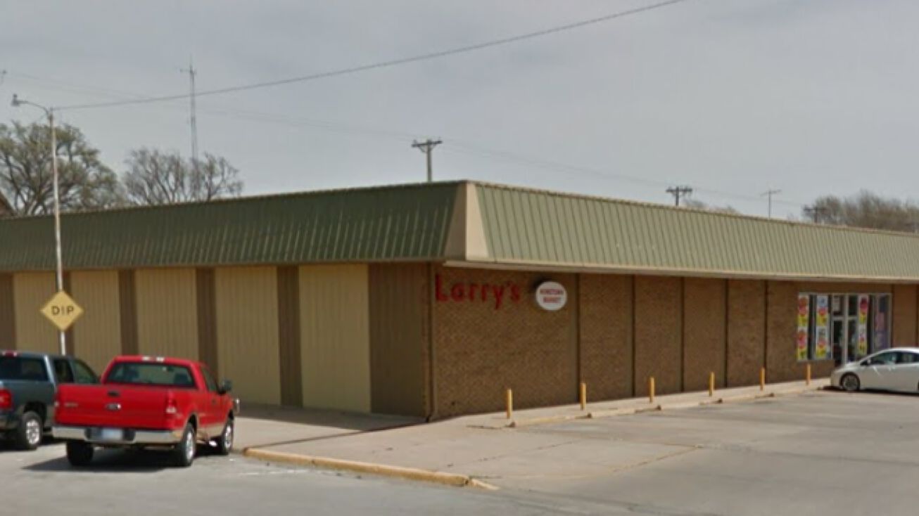 Pictures of Retail property located at 103 E Main St, Anthony, KS 67003 for sales - image #1
