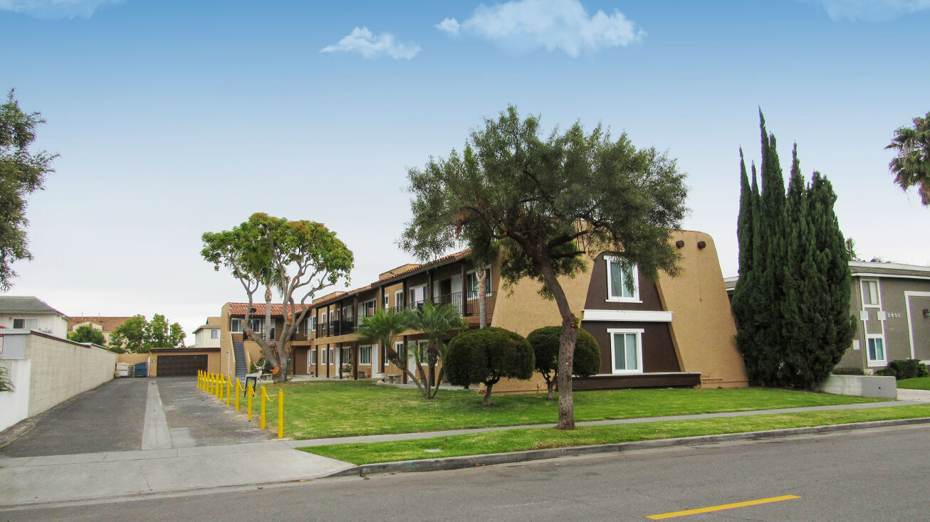 7862 2nd St, Stanton, CA 90680