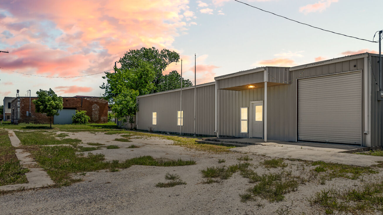 118 W Monroe St, Itasca, TX 76055