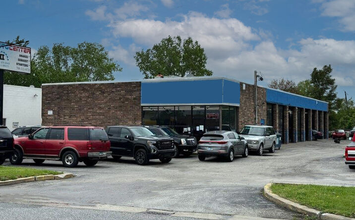 Pictures of Retail property located at 239 W 162nd St, South Holland, IL 60473 for sales - image #1