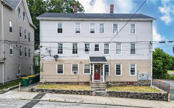 image of property at 130 E SCHOOL ST Woonsocket RI 02895-1701