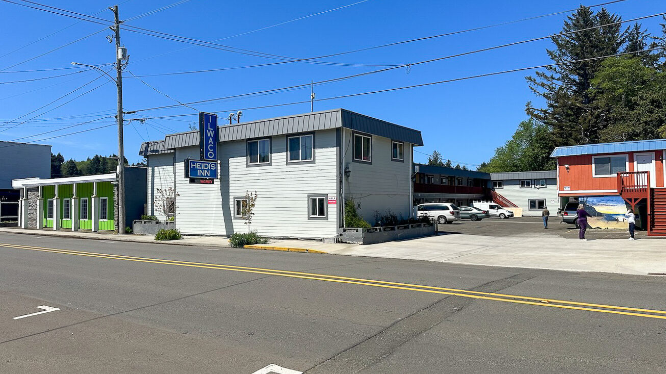 126 Spruce St E, Ilwaco, WA 98624