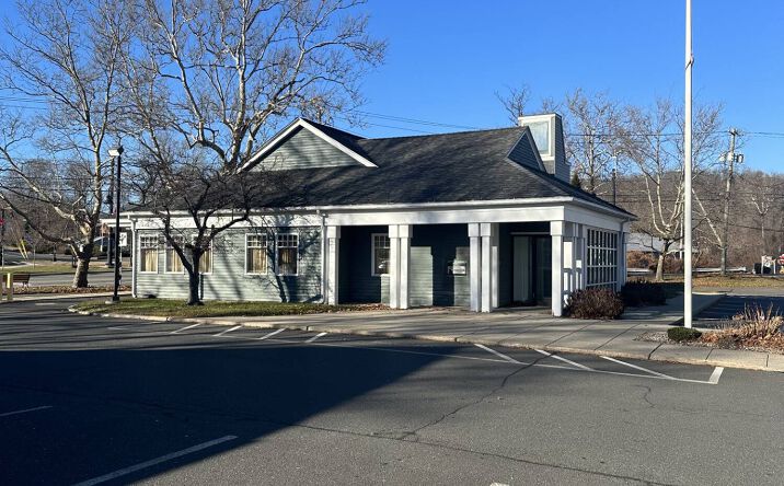 Pictures of Retail property located at 6 Killingworth Rd, Haddam, CT 06441 for sales - image #1
