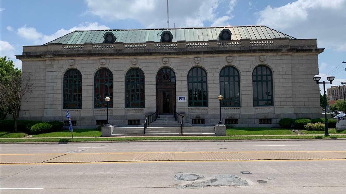 1800 River Dr, Moline, IL 61265