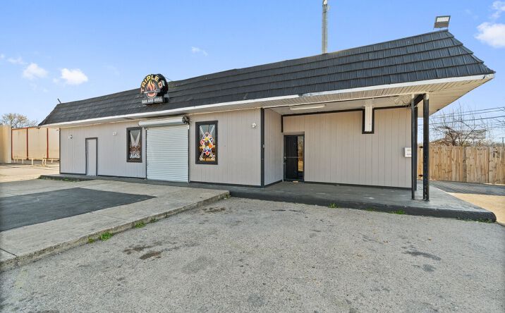 Pictures of Retail property located at 5215 Singing Hills Dr, Dallas, TX 75241 for sales - image #1