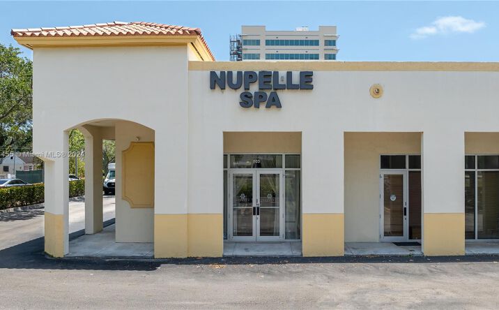 Pictures of Office property located at 21355 E Dixie Hwy 103 Hwy, Aventura, FL 33180 for sales - image #1