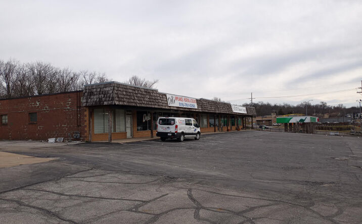 Pictures of Retail property located at 10903-10919 Hickman Mills Dr, Kansas City, MO 64137 for sales - image #1