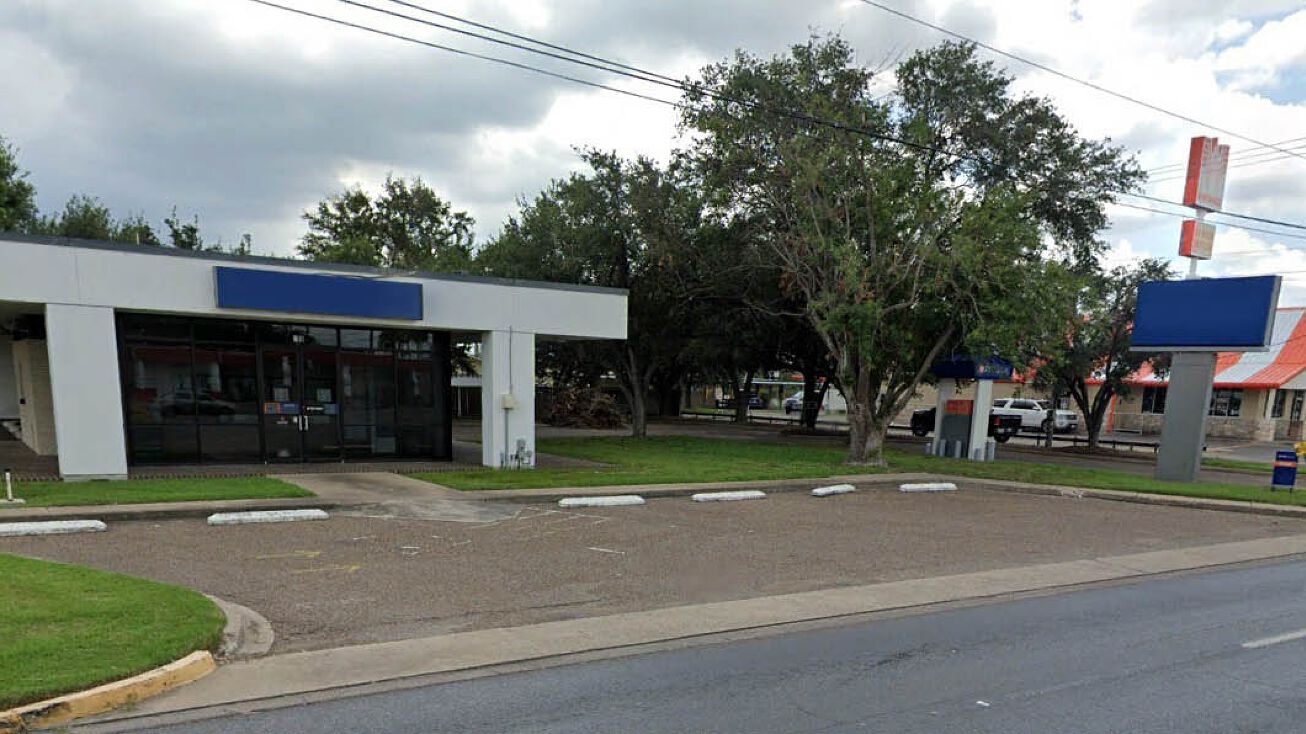 Pictures of Retail property located at 800 E Tom Landry St, Mission, TX 78572 for sales - image #1