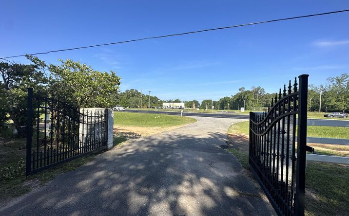 Pictures of Retail property located at 5745 N Hwy 85, Crestview, FL 32536 for sales - image #1