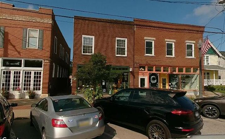 Pictures of Retail, Mixed Use property located at 215 High St, Fairport Harbor, OH 44077 for comps - image #1
