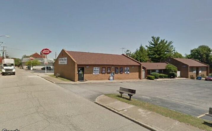Pictures of Retail property located at 28 E Park Ave., Niles, OH 44446 for comps - image #1