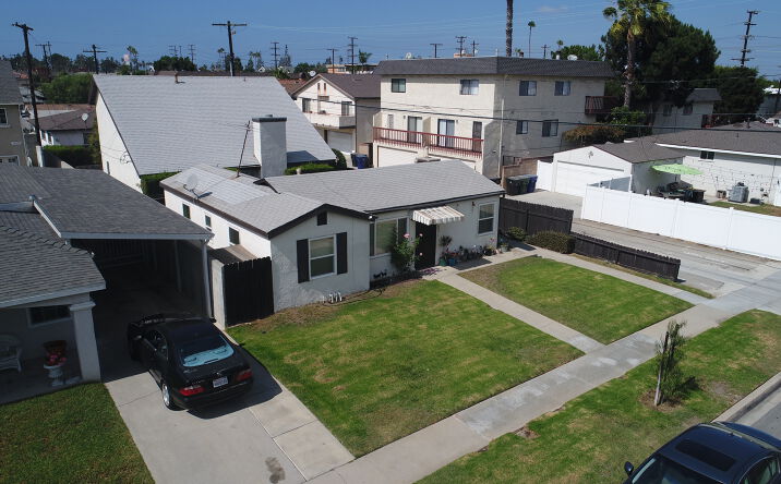 Pictures of Multifamily property located at 18229-18231 Regina Ave, Torrance, CA 90504 for comps - image #1