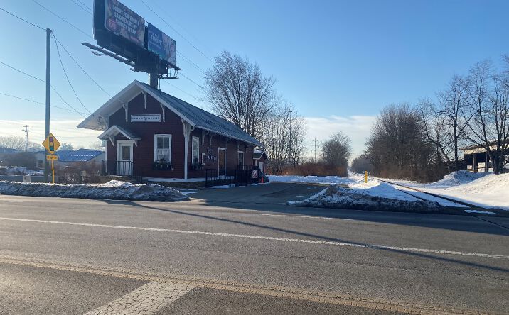 Pictures of Retail, Office property located at 4202 Portage St Nw, North Canton, OH 44720 for comps - image #1