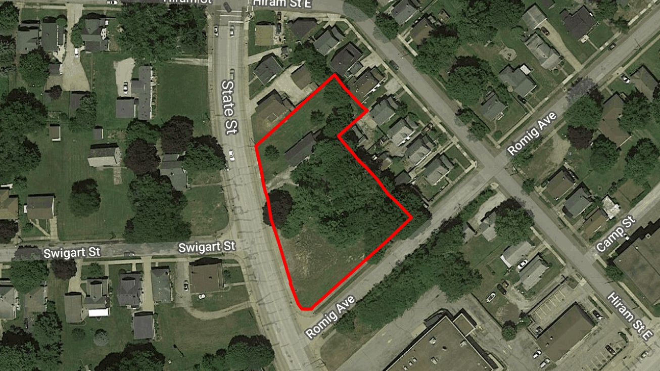 105 W State St, Barberton, OH 44203