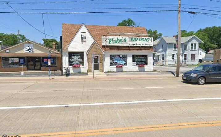 Pictures of Retail, Mixed Use property located at 1478 Mentor Ave, Painesville, OH 44077 for comps - image #1
