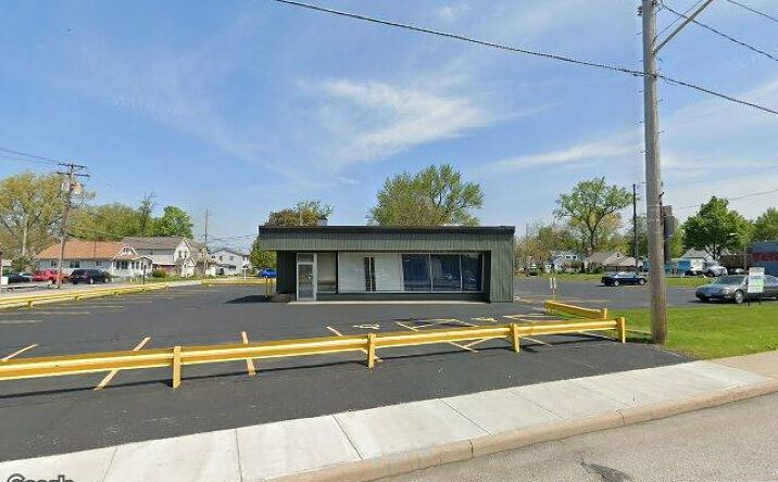 Pictures of Office, Retail property located at 38429 LakeShore Blvd, Willoughby, OH 44094 for comps - image #1