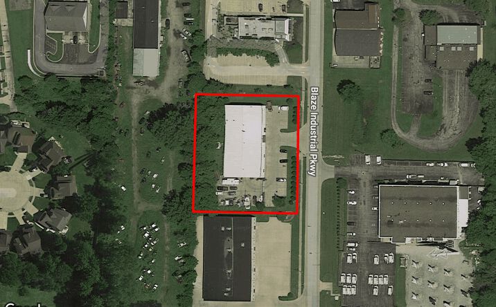 Pictures of Retail property located at 100 Blaze Industrial Pkwy, Berea, OH 44017 for comps - image #1