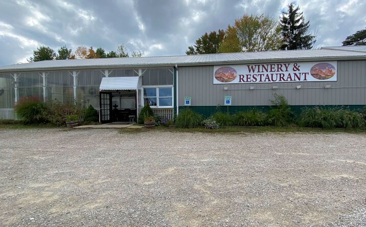 Pictures of Retail property located at 1520 Harpersfield Rd, Geneva, OH 44041 for comps - image #1