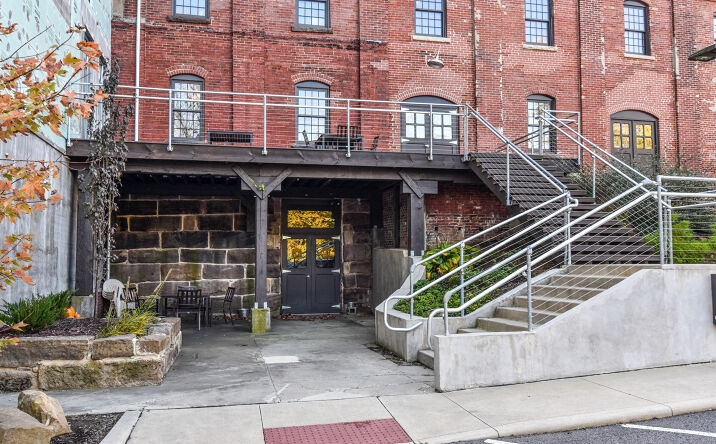 Pictures of Office, Mixed Use property located at 237 Furnace Street, Akron, OH 44304 for comps - image #1