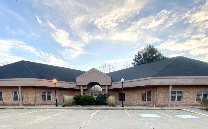Pictures of Retail, Office property located at 43 S Main St, Munroe Falls, OH 44262 for comps - image #1