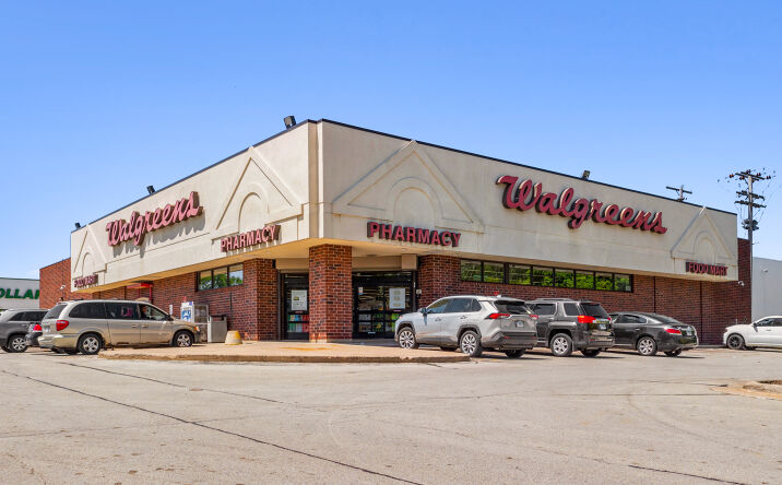 Pictures of Retail property located at 3801 Auburn St, Rockford, IL 61101 for sales - image #1