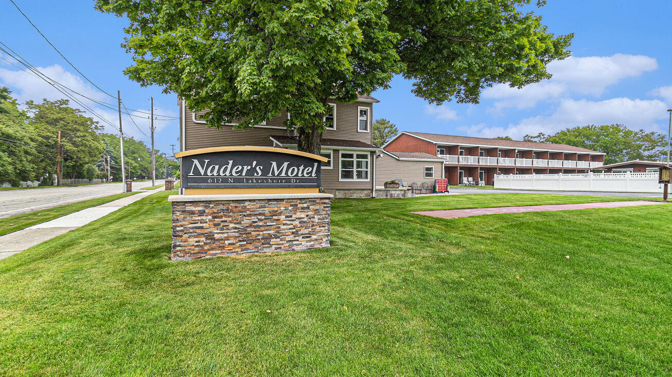 612 N Lakeshore Dr, Ludington, MI 49431