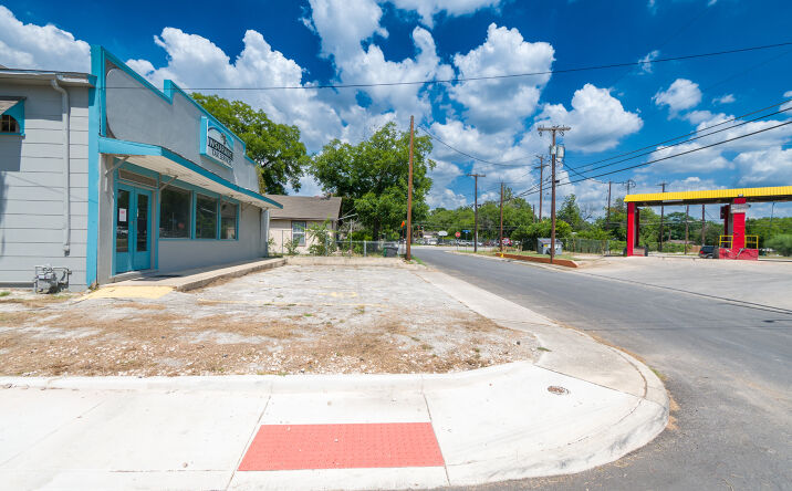 Pictures of Mixed Use, Office, Retail property located at 513 Fenfield Ave, San Antonio, TX 78211 for sales - image #1