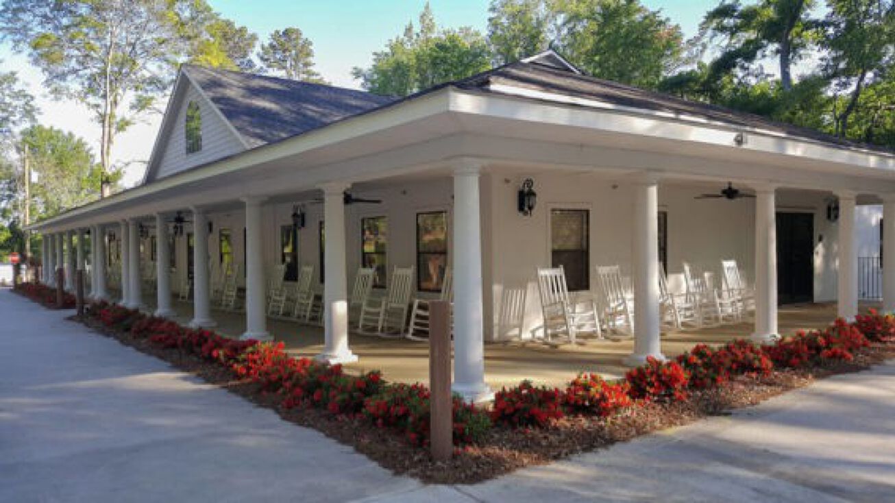 96 E Howard St NW, Kingston, GA 30145