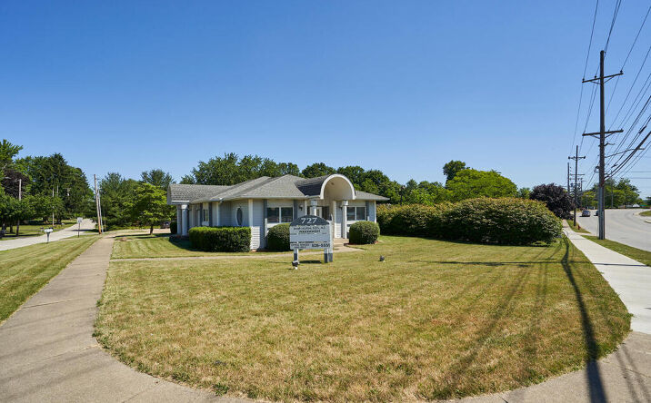 Pictures of Mixed Use, Retail, Special Purpose property located at 727 Graham Rd, Cuyahoga Falls, OH 44221 for sales - image #1