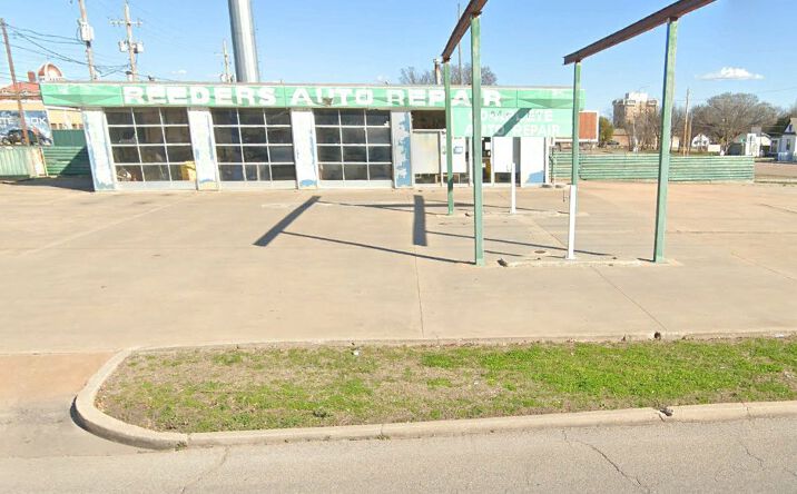 Pictures of Retail property located at 320 SW 11th St, Lawton, OK 73501 for sales - image #1