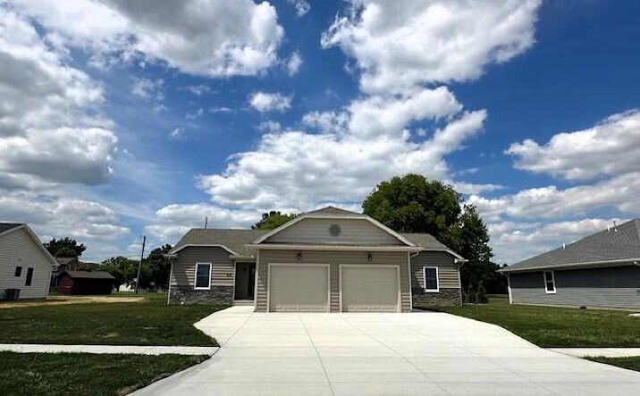 Pictures of Multifamily property located at 132 Halliday Way, Washington Court House, OH 43160 for sales - image #1