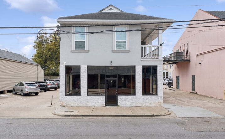 Pictures of Retail property located at 8228 Oak St, New Orleans, LA 70118 for sales - image #1