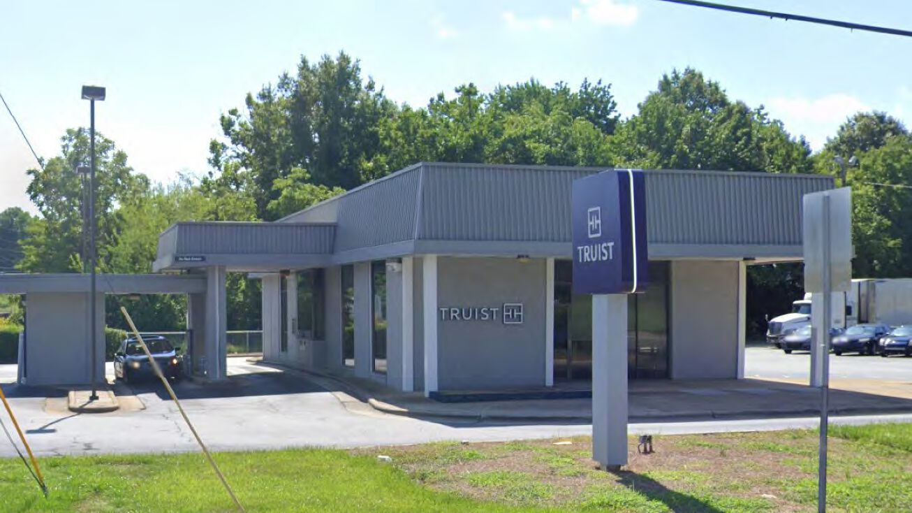 Pictures of Retail property located at 1601 S Elm-Eugene St, Greensboro, NC 27406 for sales - image #1